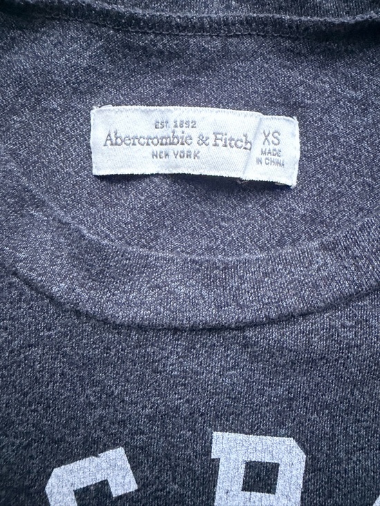 Abercrombie & Fitch XS Charcoal Gray Arc Logo Graphic Tee - Classic A&F - Picture 3 of 6